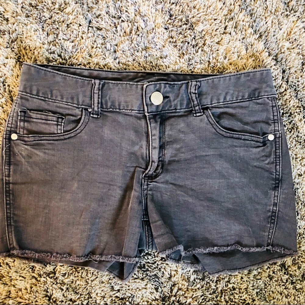 Cute grey jean shorts. Good stretch. Size 3/4.